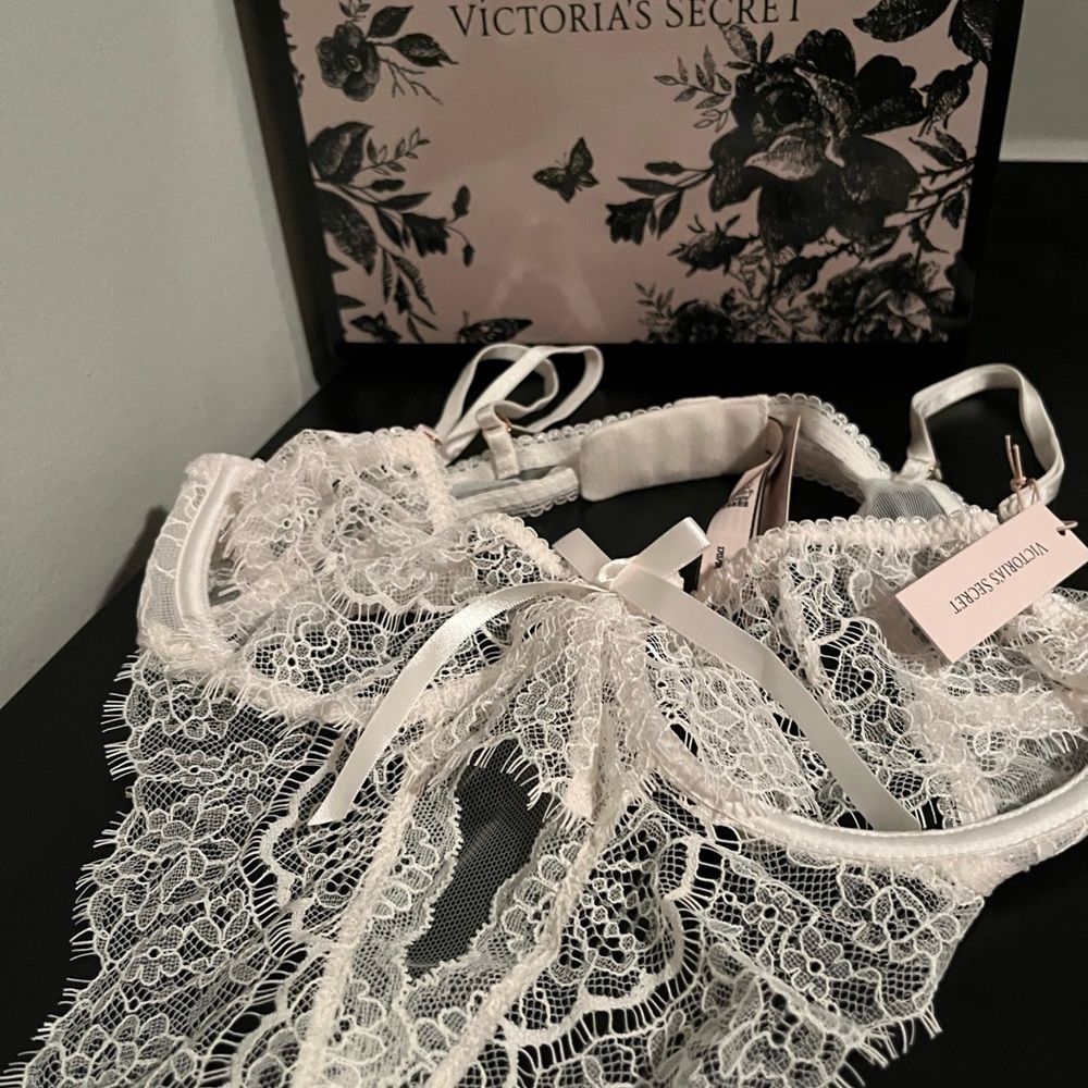 New with tag - Victoria’s Secret white teddy bridal lingerie size medium
